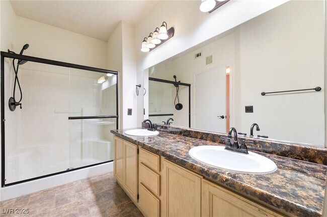 Building Photo - 3400 Cabana Dr