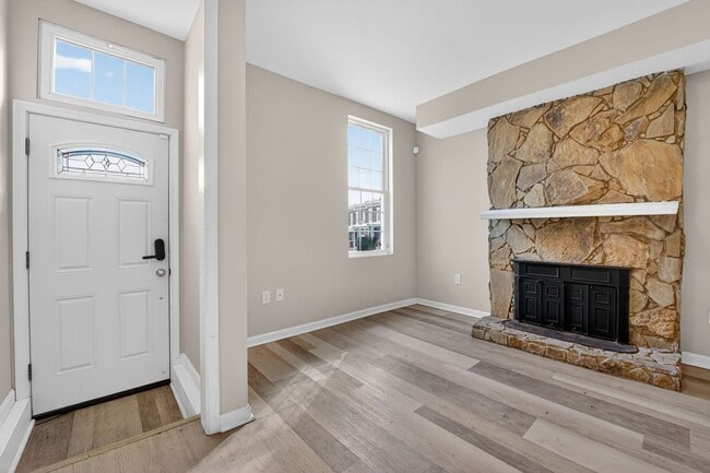 Building Photo - 2 bed 1.5 bath rowhome in Baltimore!