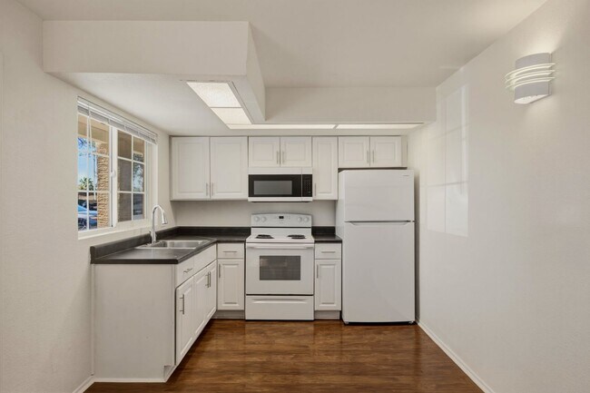 Building Photo - 45 N Phyllis
