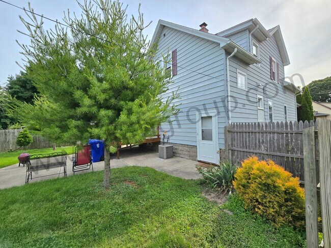 Building Photo - 4529 18th Ave