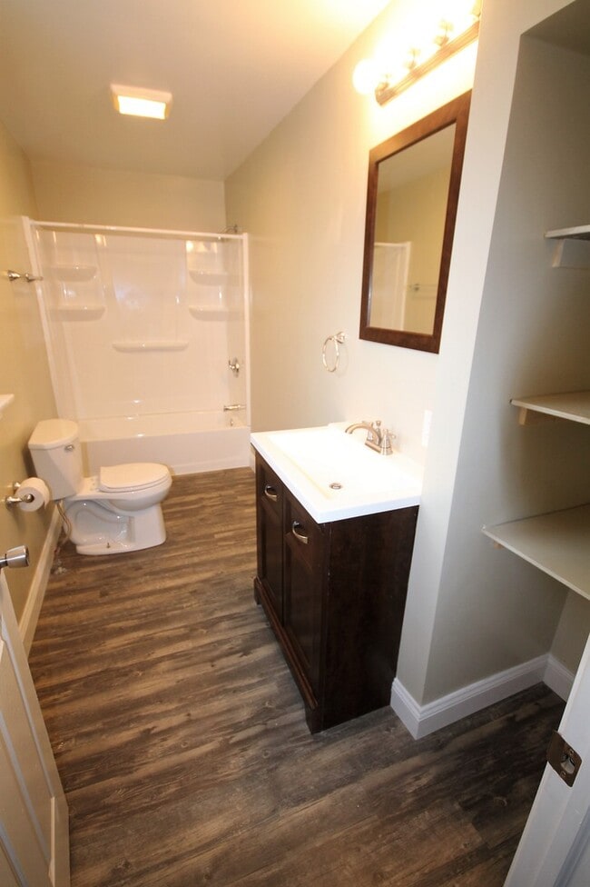 Building Photo - 27 E Duncan St