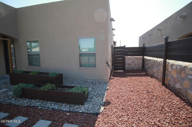 Building Photo - 509 Cedarwood Ave