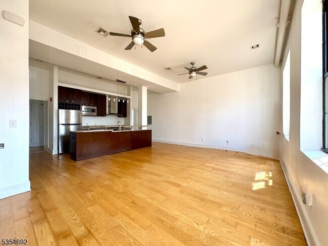 Building Photo - 988 Johnson Pl