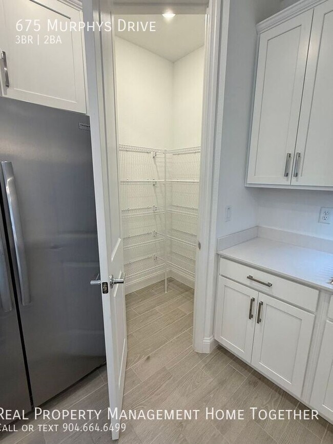 Building Photo - 675 Murphys Dr