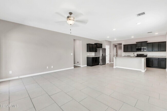 Building Photo - 1644 Folkstone St