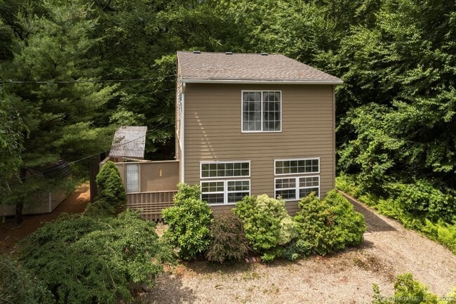 Building Photo - 145 Lakeside Dr
