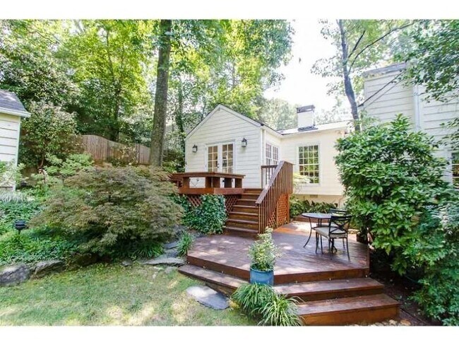 Building Photo - 1916 Greystone Rd NW