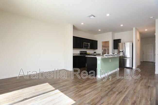 Building Photo - 5105 Hydra