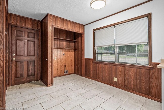 Building Photo - 100 Meadow Pl
