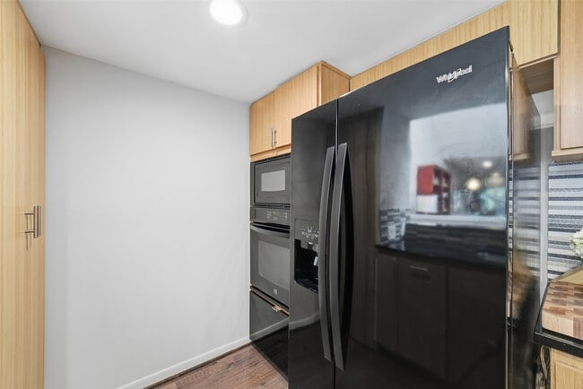 Building Photo - 2310 Steel St