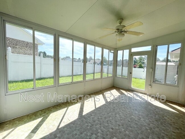 Building Photo - 127 Kristin Ave