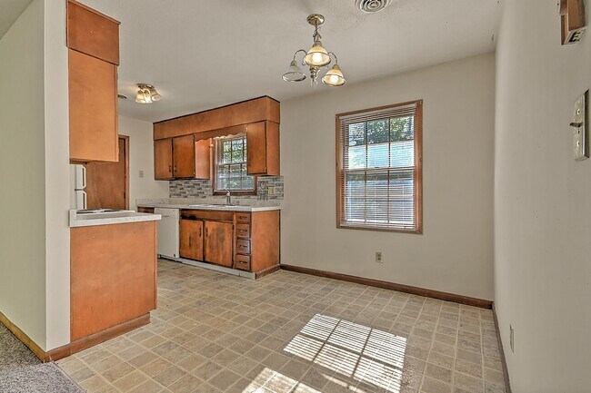 Building Photo - 2810 Antioch Rd