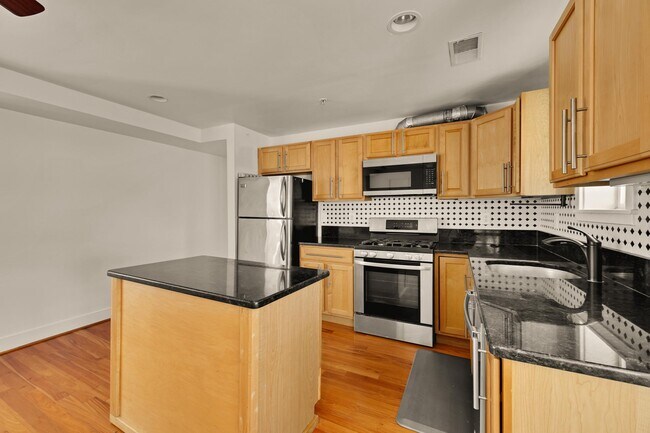 Building Photo - 610 Jefferson St NW