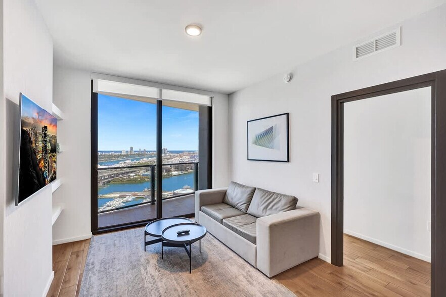 Building Photo - 398 NE 5th St