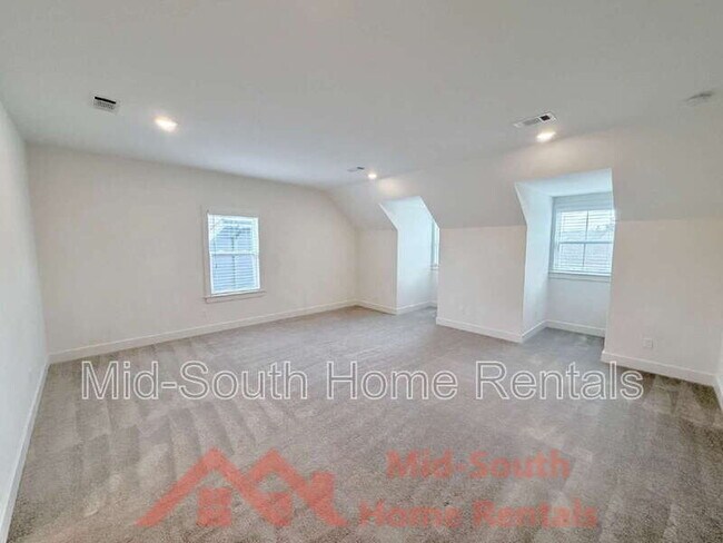 Building Photo - 5628 Draper Trail