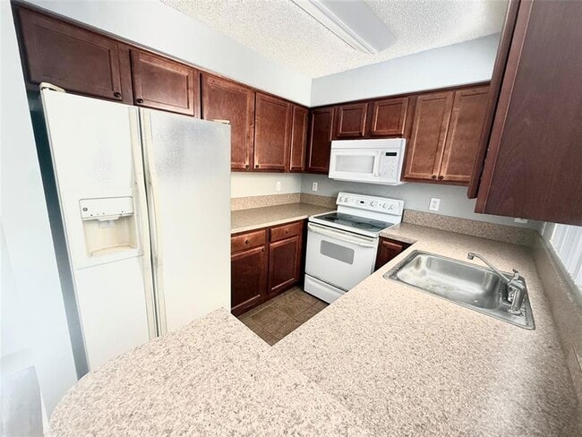 Building Photo - 7680 Westwood Dr