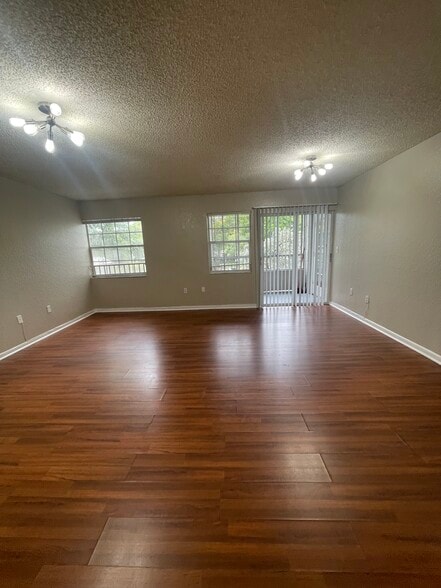 Building Photo - 2803 N Oakland Forest Dr