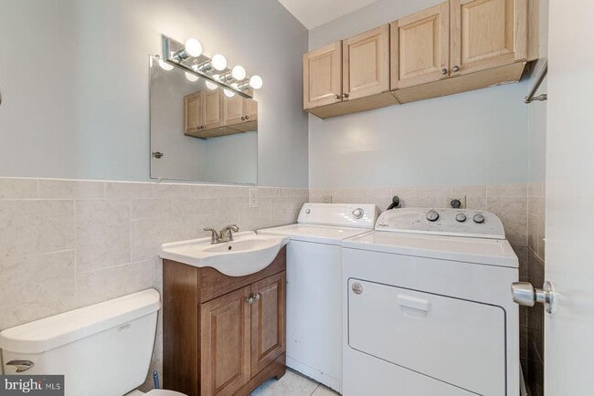 Building Photo - 9420 Packard Way