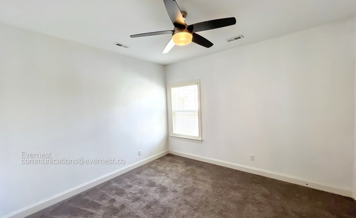 Building Photo - 5665 Bungalow Cir