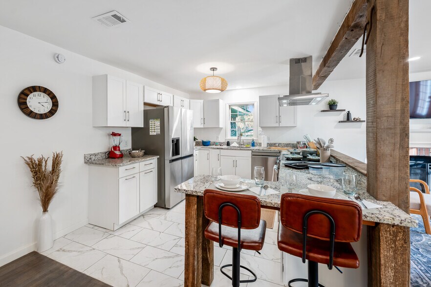 Building Photo - 1464 E 41st St