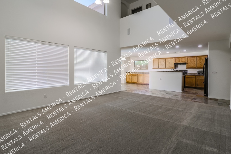 Building Photo - 10606 W La Reata Ave