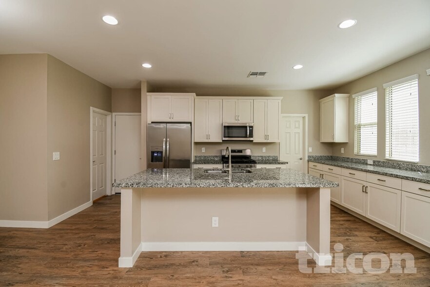 Building Photo - 4757 S Mole