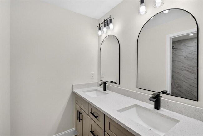 Building Photo - 20412 Elrose Ave