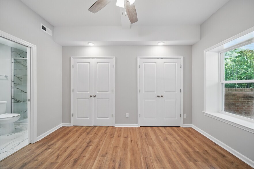 Main bedroom with 2 closets - 216 Legion Dr