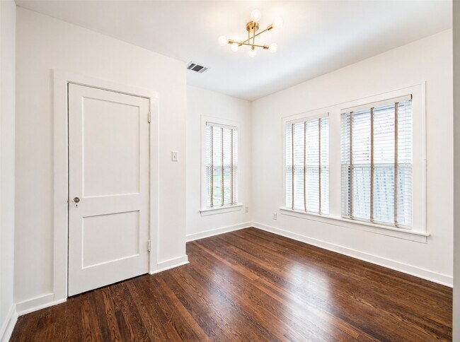 Building Photo - 2608 Rosewood St