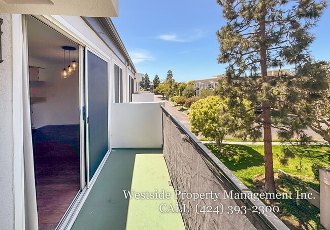 Building Photo - 8163 Redlands St