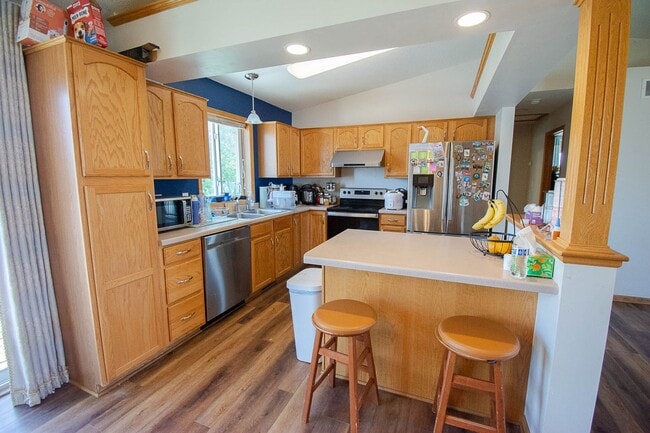 Building Photo - Fantastic NW Rochester home with great updates!
