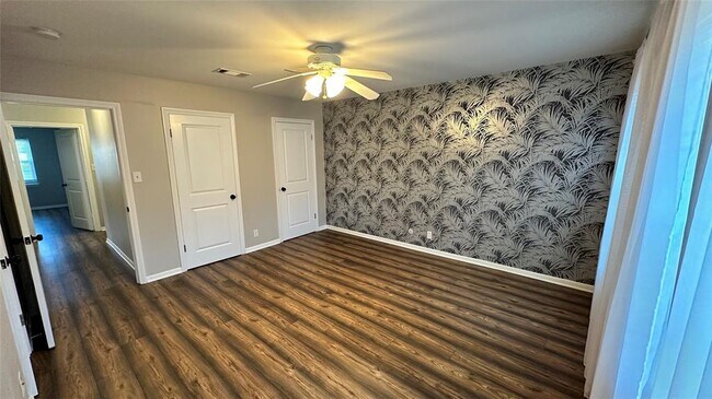Building Photo - 407 Bendwood Dr