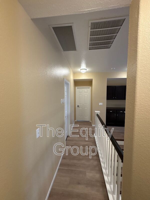 Building Photo - 938 W Encore Dr