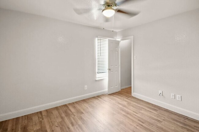 Building Photo - 1075 Wood Stream Dr