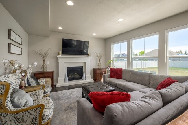 Building Photo - Beautiful Home In Clinton Area!