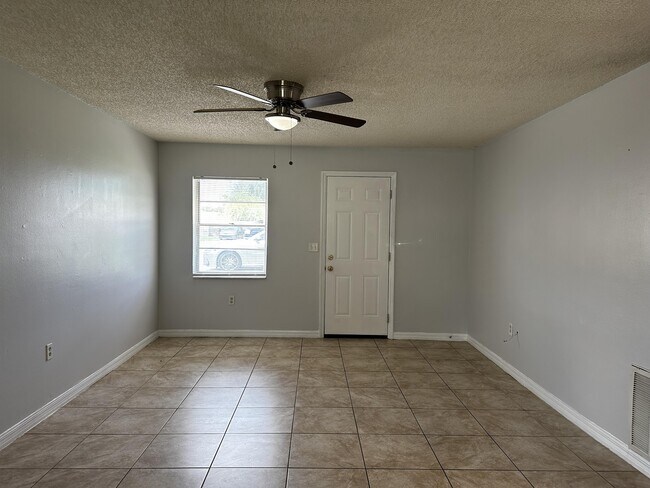 Building Photo - 1476 Temple Dr