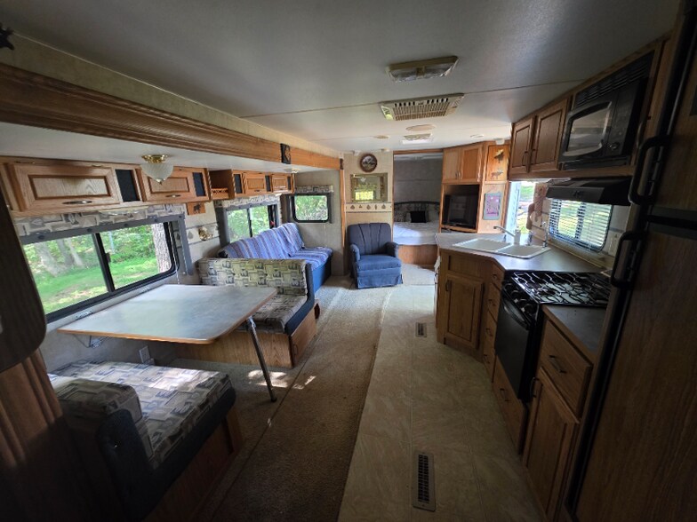 Building Photo - 185 Dogwood Rd