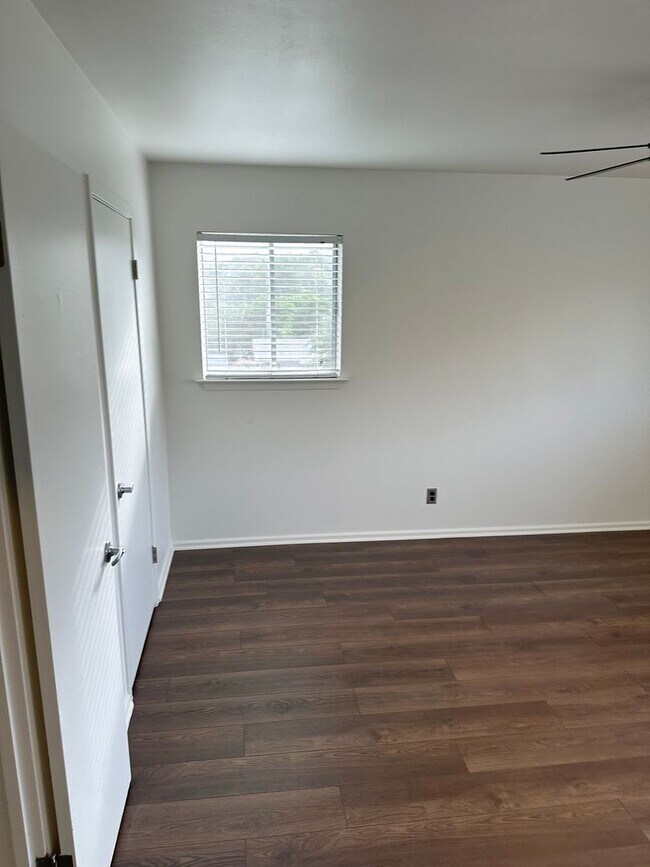 Building Photo - 5100 Orleans Ct