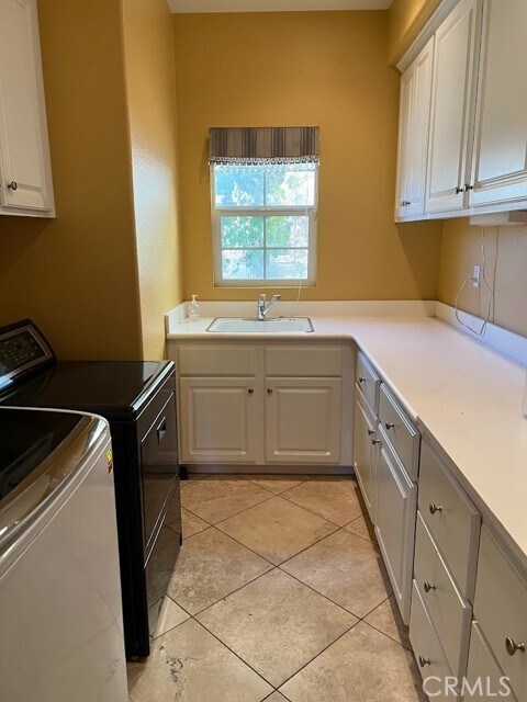 Building Photo - 1583 Twin Oaks Cir