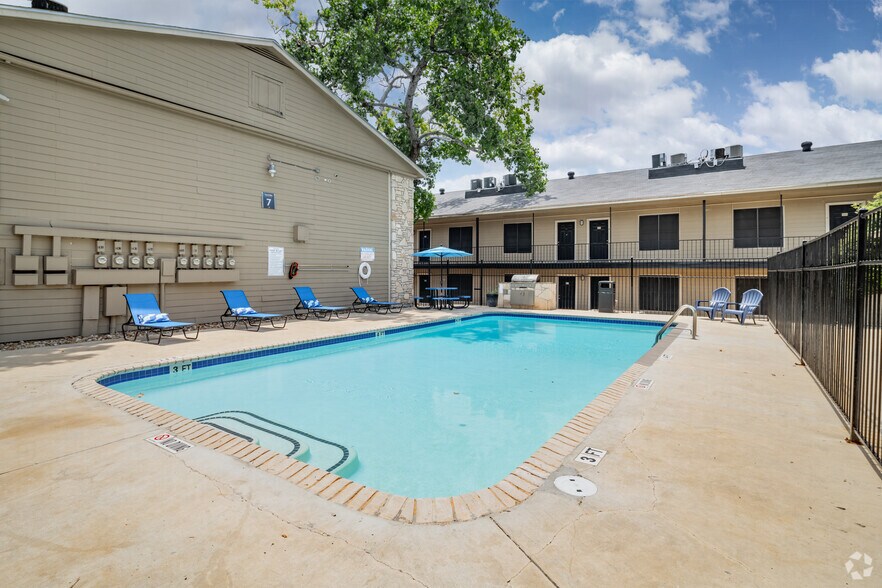 Pool - Calypso Apartments