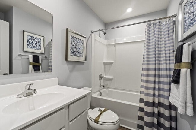 Building Photo - Modern End-Unit 3 BD/2.5 BA Greenville Tow...