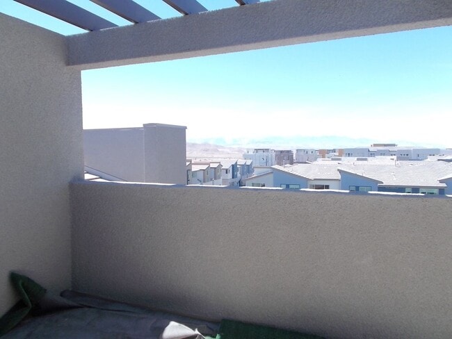 Building Photo - 3360 Santa Verdiana St