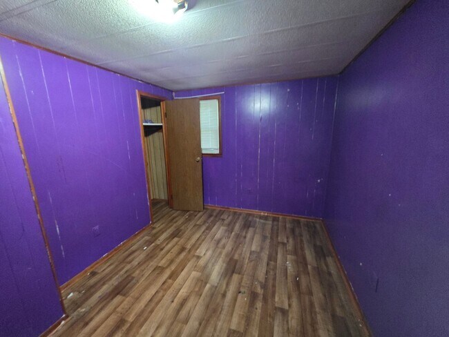Building Photo - 5507 Russell Ave