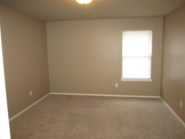 Building Photo - 425 Sterling Pointe Way