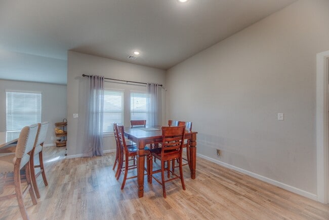 Building Photo - 1422 E 149th Pl S