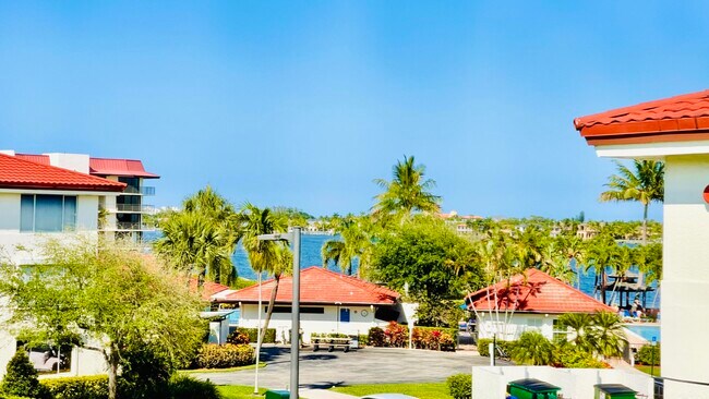 Building Photo - 107 Half Moon Cir