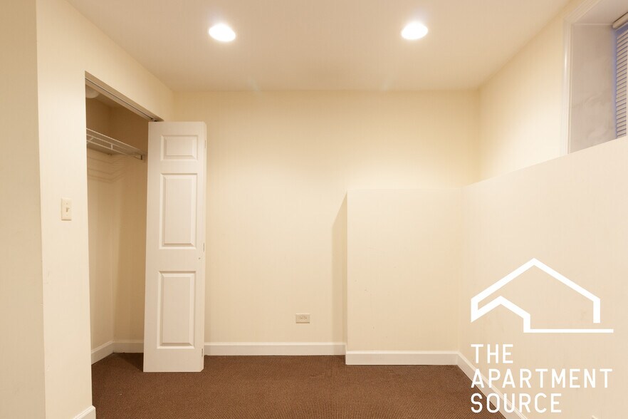 Building Photo - 855 W Cornelia Ave