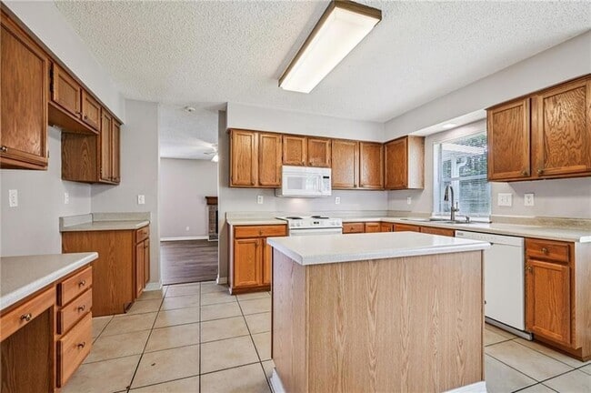 Building Photo - 109 Silverwood Dr