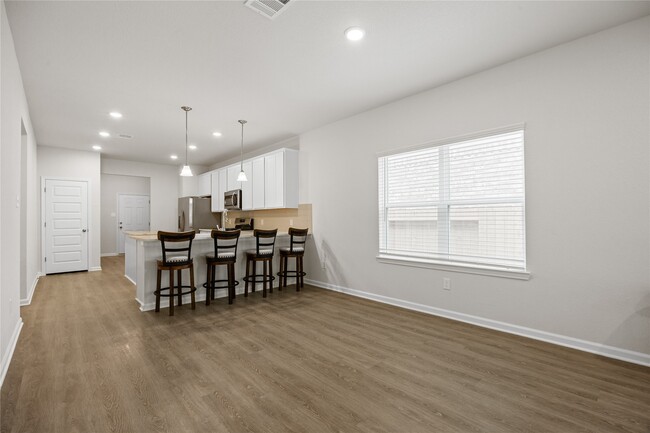 Building Photo - 10216 Badger Run Ln