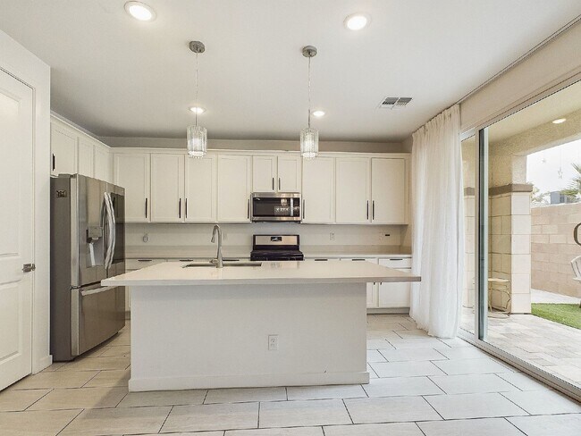 Building Photo - A luxe home in the heart of Chandler